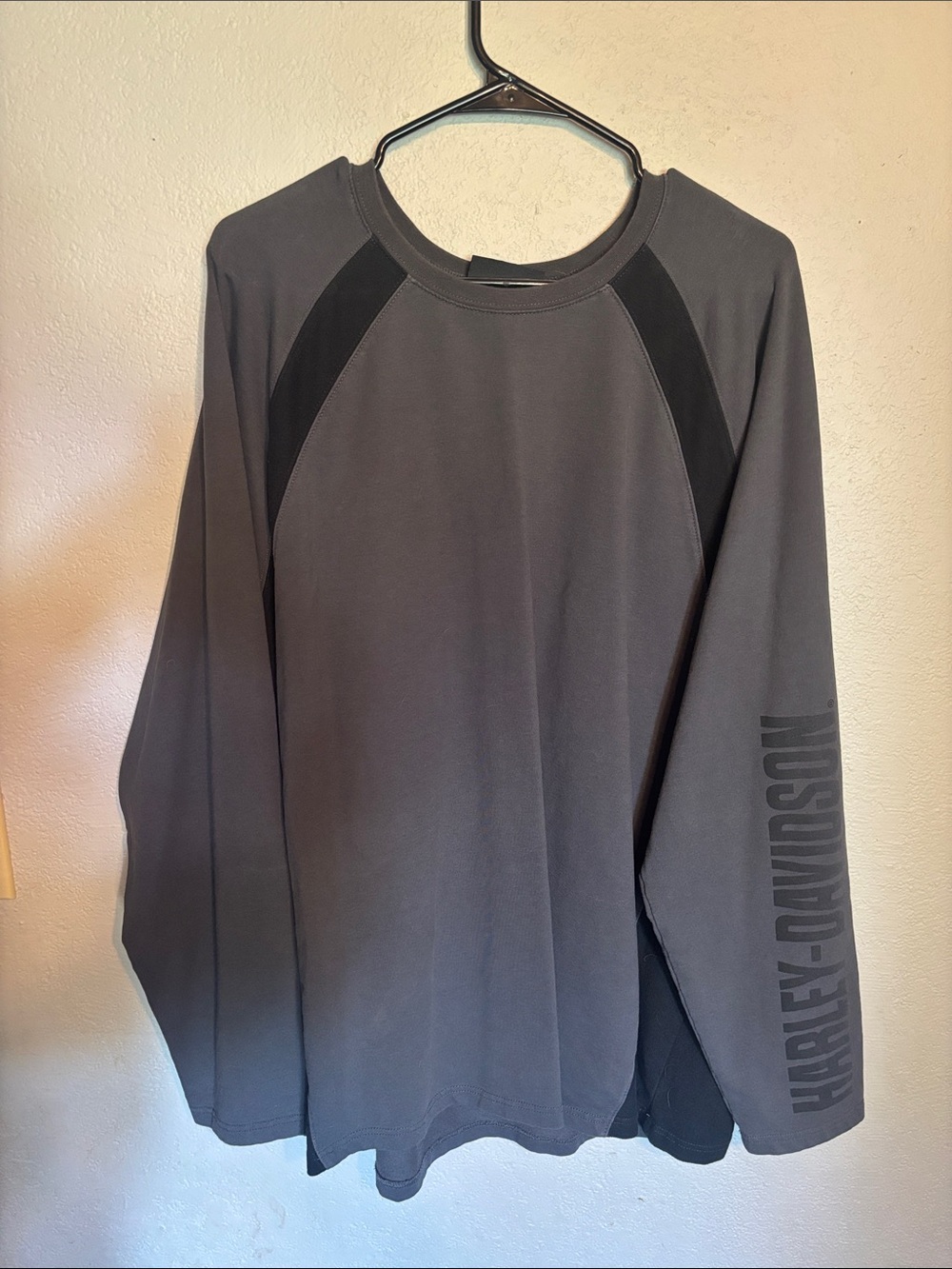 Harley-Davidson Gray and Black Long Sleeve Raglan Shirt